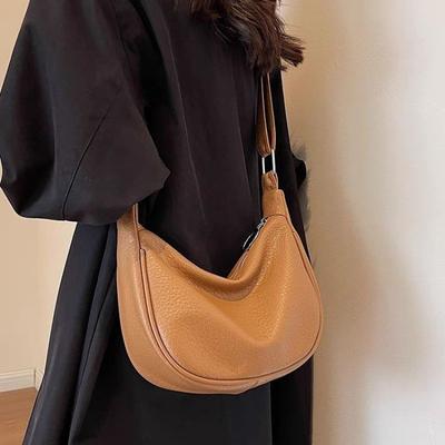 Women's Crescent Armpit Bag Elegant Shoulder Bag with Lychee Pattern Monochromatic Crossbody Bag