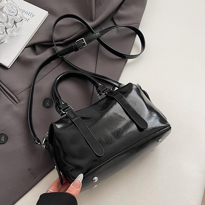 Korean Trend Gentle Cream Style Simple Portable Soft Leather Pillow Bag Women's Fashion Versatile Casual Commuter Messenger Bag
