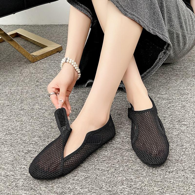 2025 new summer mesh shoes with a high-end feel, round toe breathable toe cover, half slippers, straight strap, flat sandals