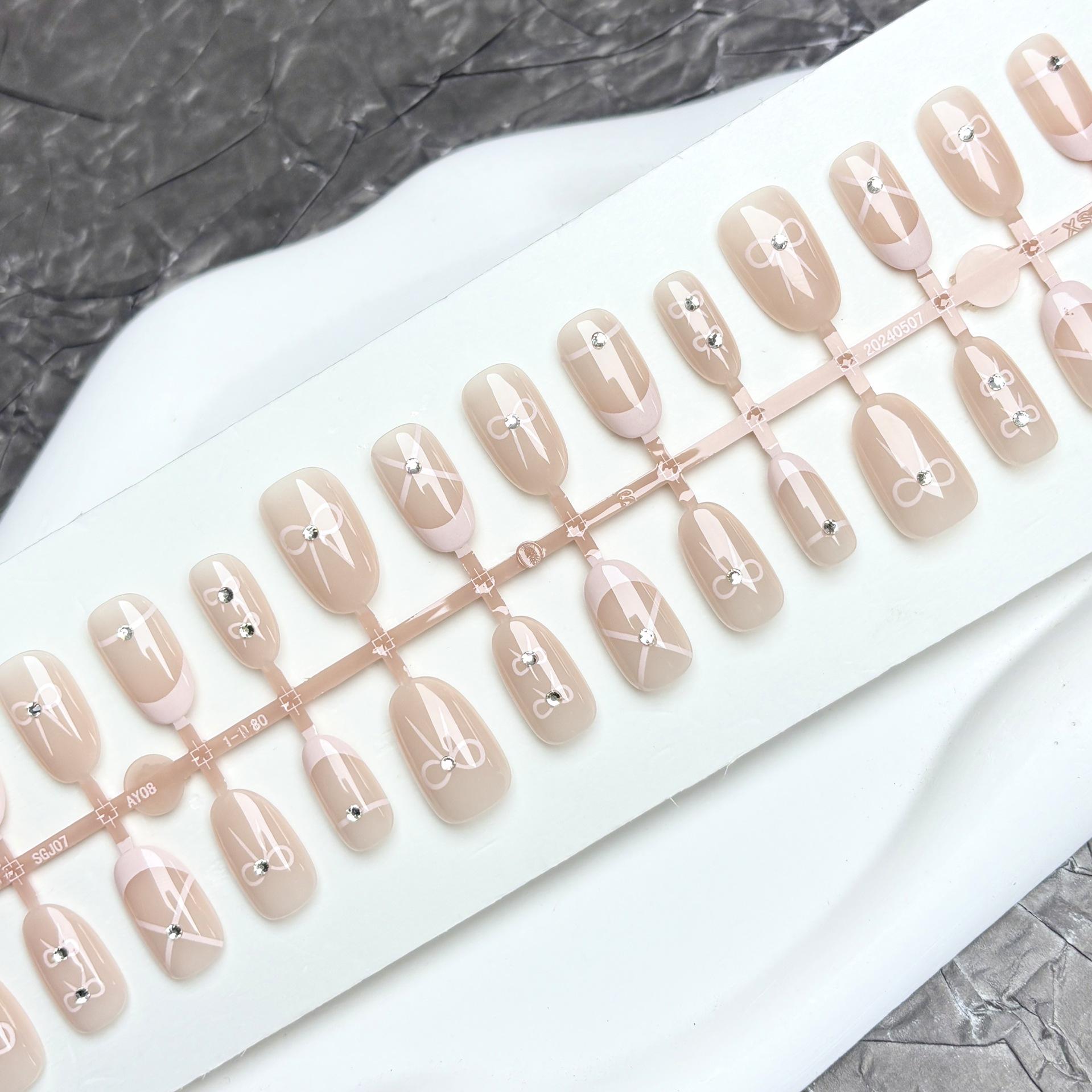 

Роскошные балетки со стразами ручной работы, накладные ногти - Шикарный французский стиль