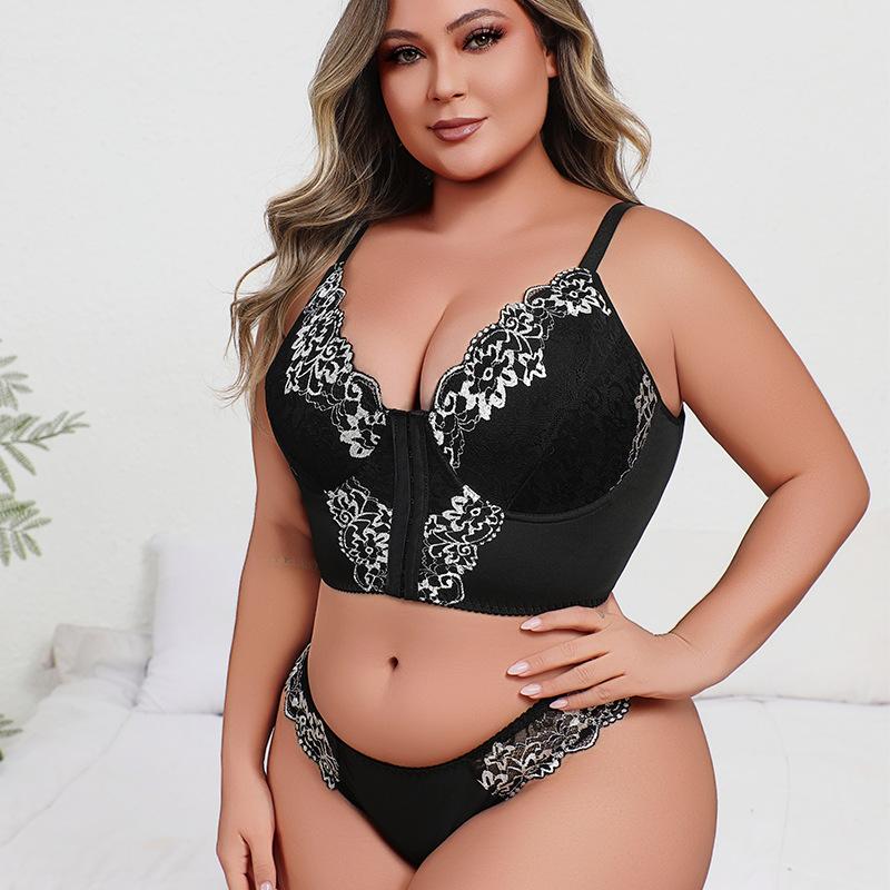 Sexy Plus Size Women's Black and White Lace Underwear Set Gathered Suspenders Bra and Panties Two-piece Set