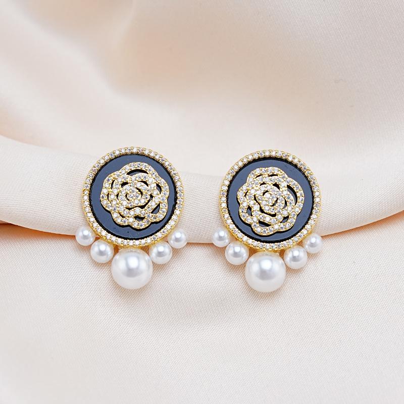 

Серьги-пусеты с микро-инкрустацией цирконом и жемчугом, простые нишевые серьги высокого класса, серьги в стиле ретро с темпераментом розы и нежные 14k чёрный