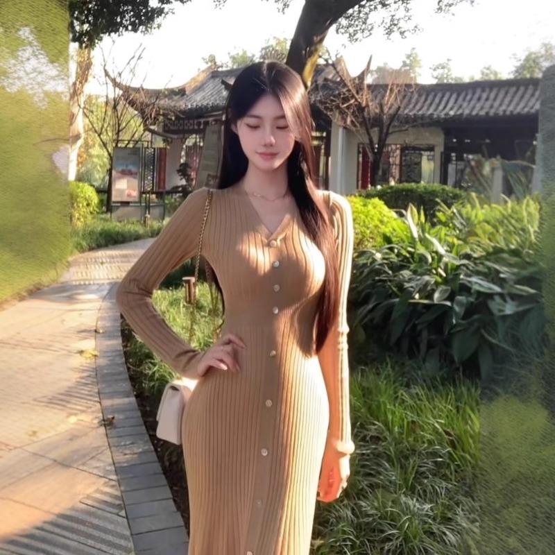 High-end V-neck Long-sleeved Knitted Dress, Spring Body Temperament, Celebrity Waist Bottom Hip Skirt