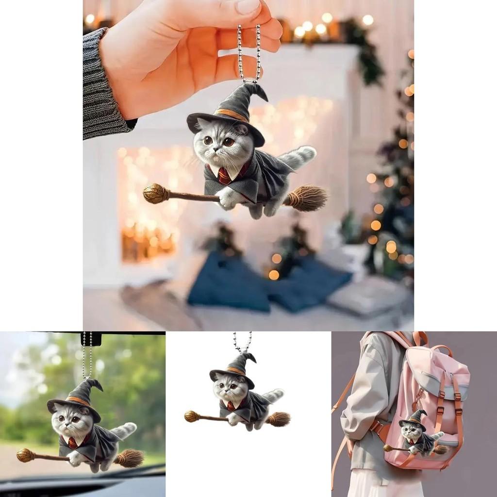 Minimalistischer Acryl-Autoanhänger mit flacher Oberfläche und magischem Katze-auf-Besen-Design zur Dekoration des Autoinnenraums