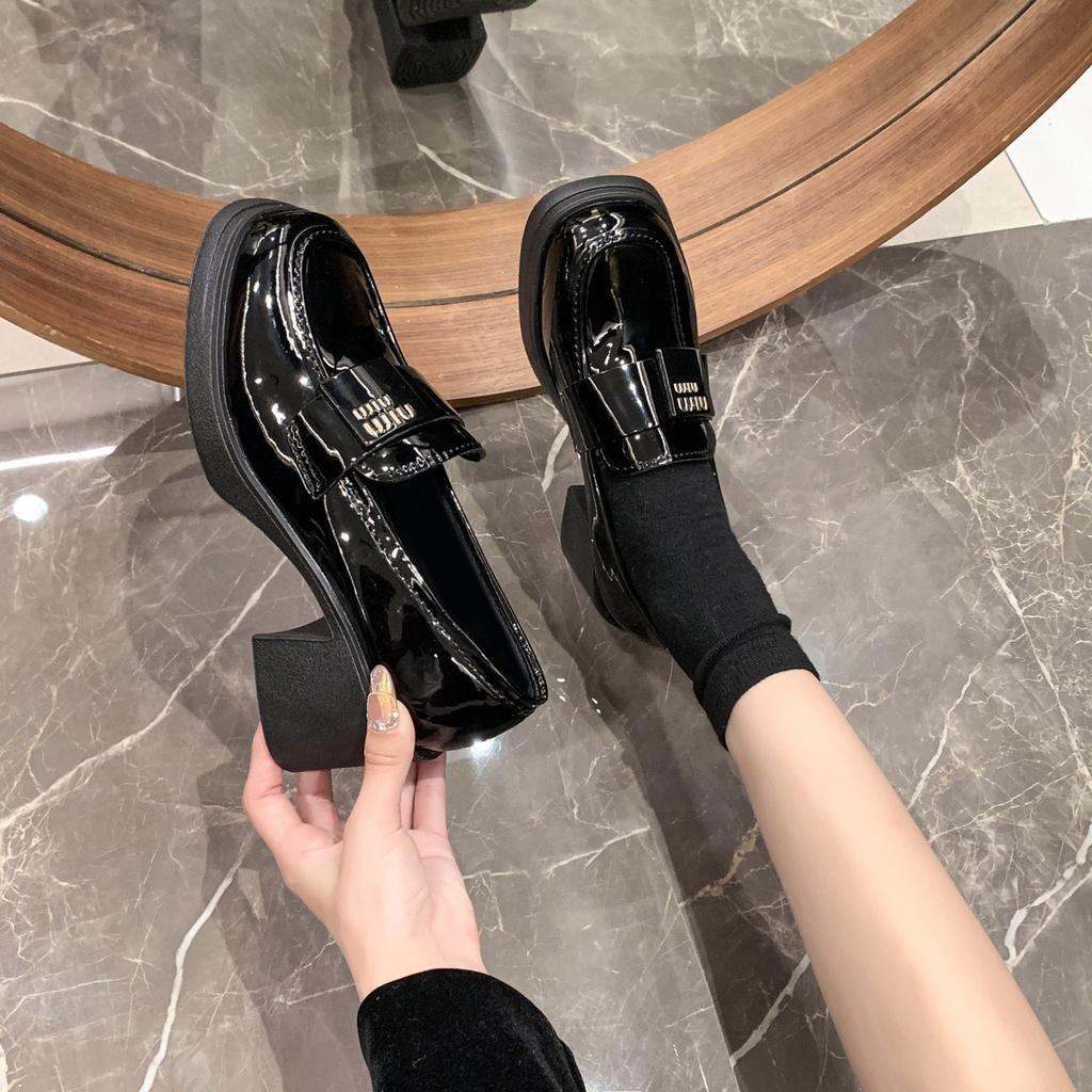 French versatile women's shoes thick heel single shoes 2025 autumn new models with skirts high heels temperament fashionable small leather shoes