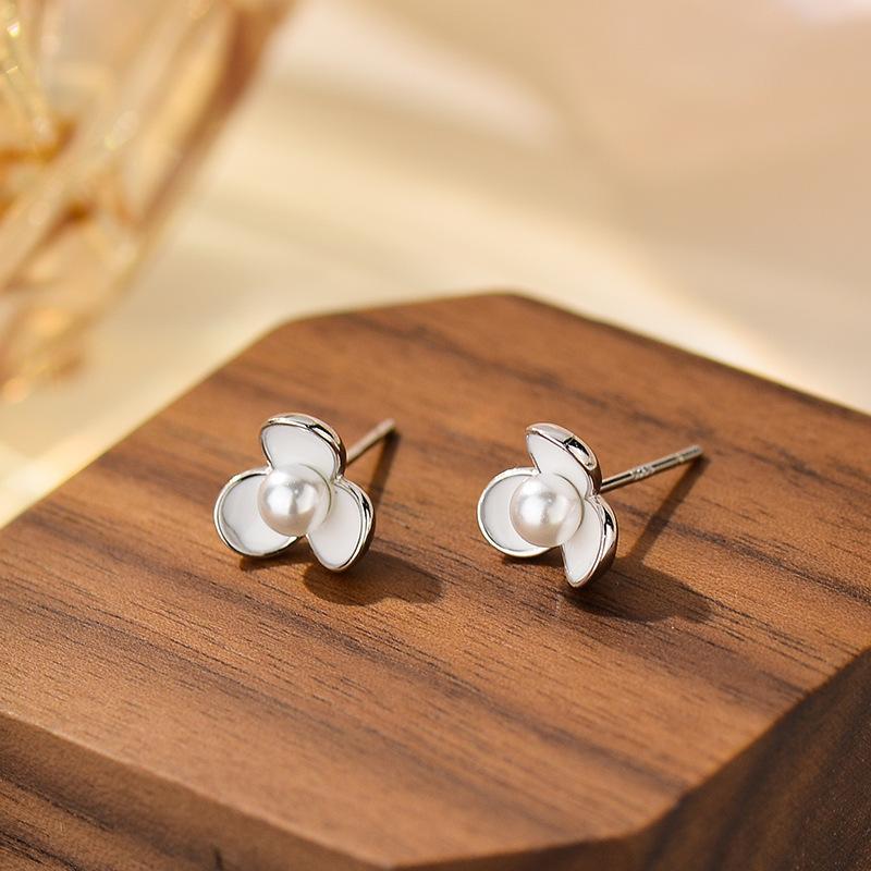 Flower Pearl Earrings Are Simple, Versatile, Small and Exquisite, Elegant Little Earrings, Small and Fresh