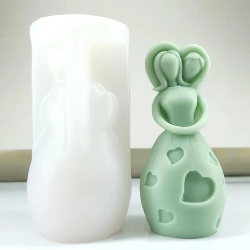 2026 Latest Models Mother Hugging Child Candle Silicone Mold Warm Heart Family Painting Plaster Mould Soap Resin Making