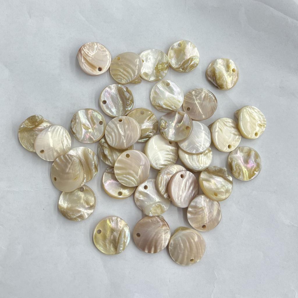 20Pcs, Natural Shell Beads with Holes, Bohemian Handcrafted Round Loose Beads, 2cm, for DIY Necklace Pendants, Jewellery Making, and Festive Crafts