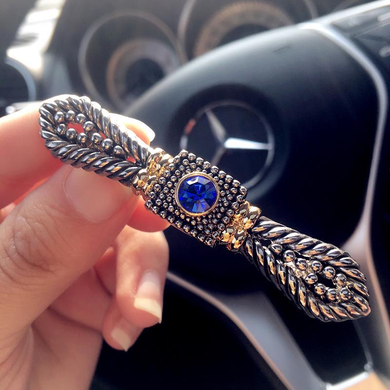 Bo Xin Yun Retro Woven Brooch: Rhinestone-Inlaid Pin for Cardigan Accessories