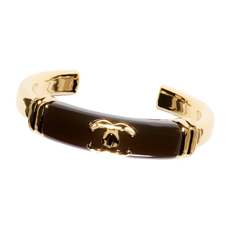 

CHANEL CC Logo Classic Double C Metal Bracelet Women’s Gold золотий