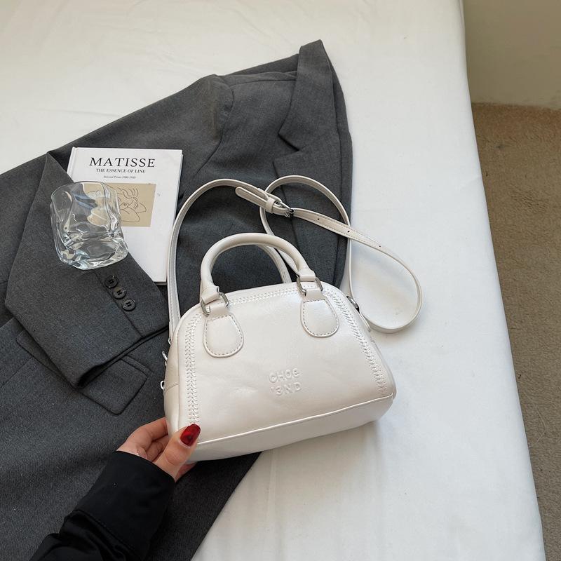 Premium sense niche bag women's autumn and winter versatile 2025 new messenger bag fashionable retro portable work small bag