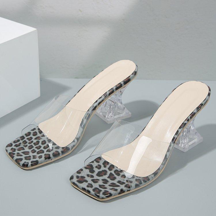 

лето 2025 новый леопардовый принт темперамент верхняя одежда туфли на высоком каблуке квадратный носок большой размер прозрачный ремень хрустальный каблук крутые шлепанцы женские 42