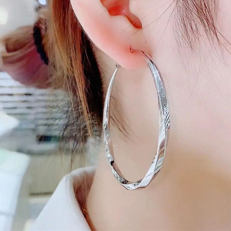 Exaggerated Earrings with Twisted Smooth Surface, Large Ear Loops, Simple, Fashionable, Versatile, Internet Famous Earrings, Design Sense Accessories