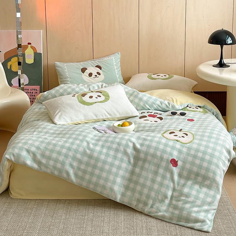 Thickened Milk Fleece Girl Heart Mengmeng Kitten Bed Four-Piece Set Coral Fleece 1.5 Meters