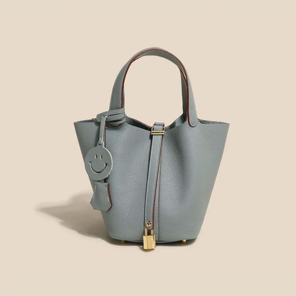 2025 Trending Women's Genuine Leather Cowhide Bucket Bag: Versatile, Top Layer Vegetable Tanned Handbag