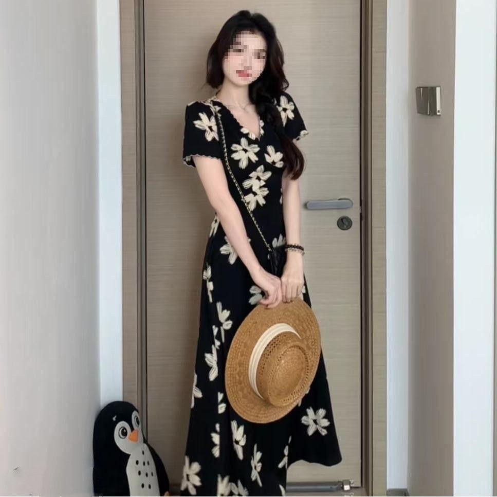 French temperament, fashionable temperament, V-neck waist and thin floral dress, new retro and elegant trend