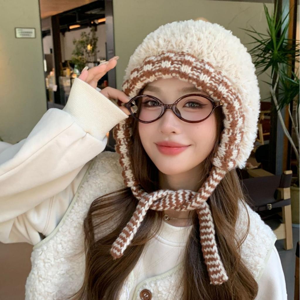 Autumn and Winter New Contrasting Color Rough Edge Ear Protector Hat Thickened Warm Braid Pullover Hat Showing Face Small Knitted Wool Hat