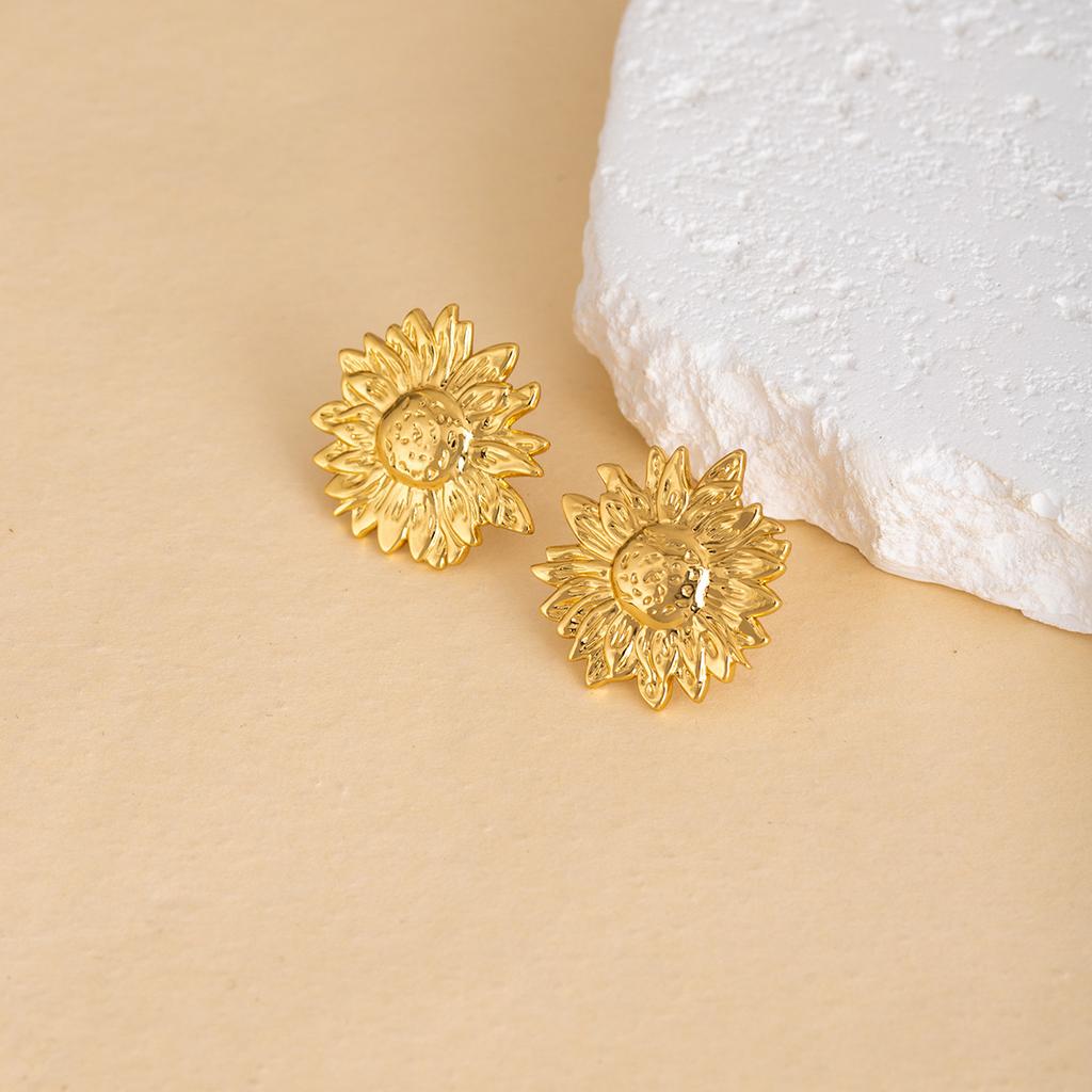 Retro Gold Style Flower Stud Earrings Light Luxury High Sense Natural Style Niche Earrings Women