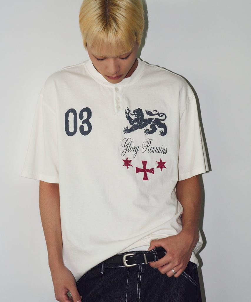 TRAVEL Glory Remains Pigment Henley Neck Short Sleeve T-Shirt Cream