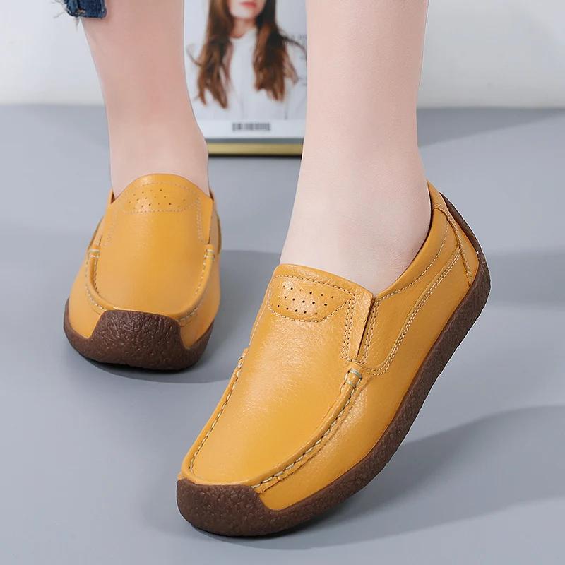 Lightweight Slip-On Soft Bean Loafers Ladies Non-Slip Mother Walking Shoes British Style Flat Genuine Leather Casual Shoes Women