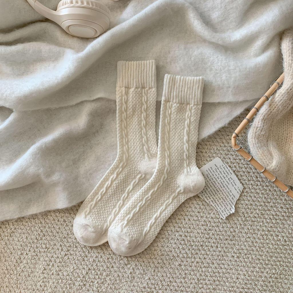 Women's Japanese-Style Gray Wool Mid-Tube Socks: Cozy, Retro, Solid Color for Autumn/Winter.