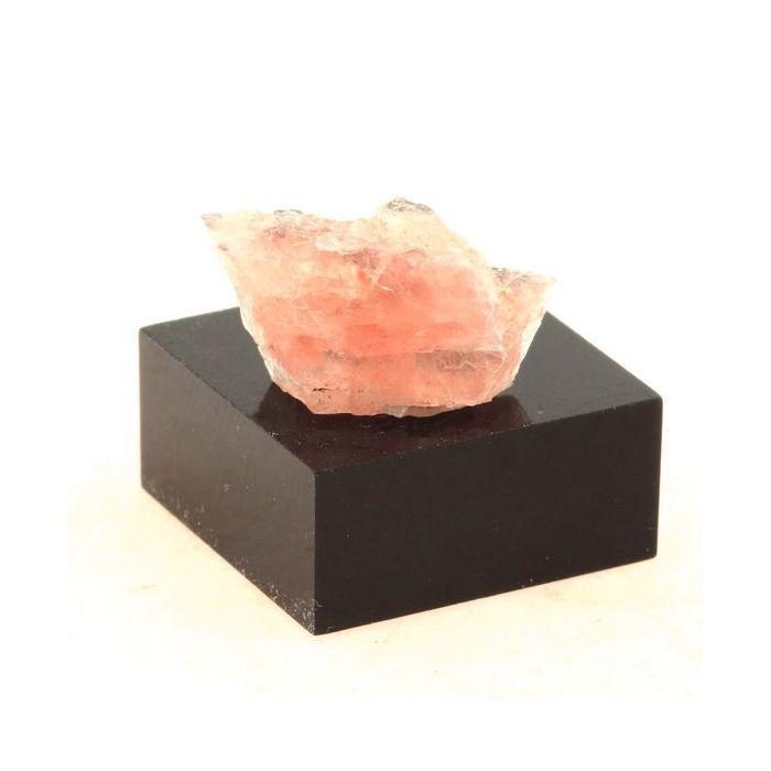 Pierres et Minéraux. Fluorite rose. 8.41 ct. Massif du Mont-Blanc, France.