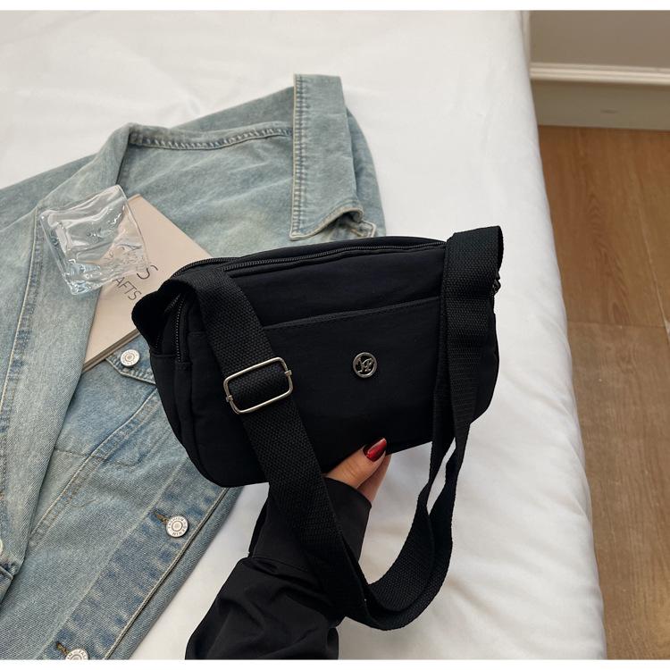 Casual new lightweight small square bag women's Korean version niche versatile solid color simple commuter student shopping messenger bag