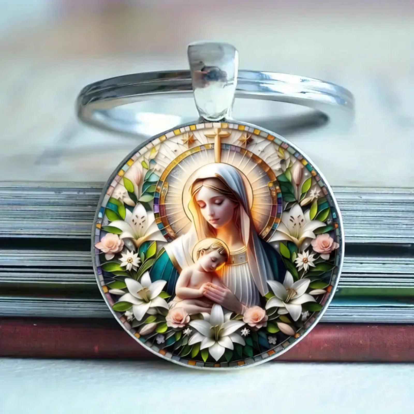 

Glass Pendant Keychain With Image Of A Devout Believer Under The One Size