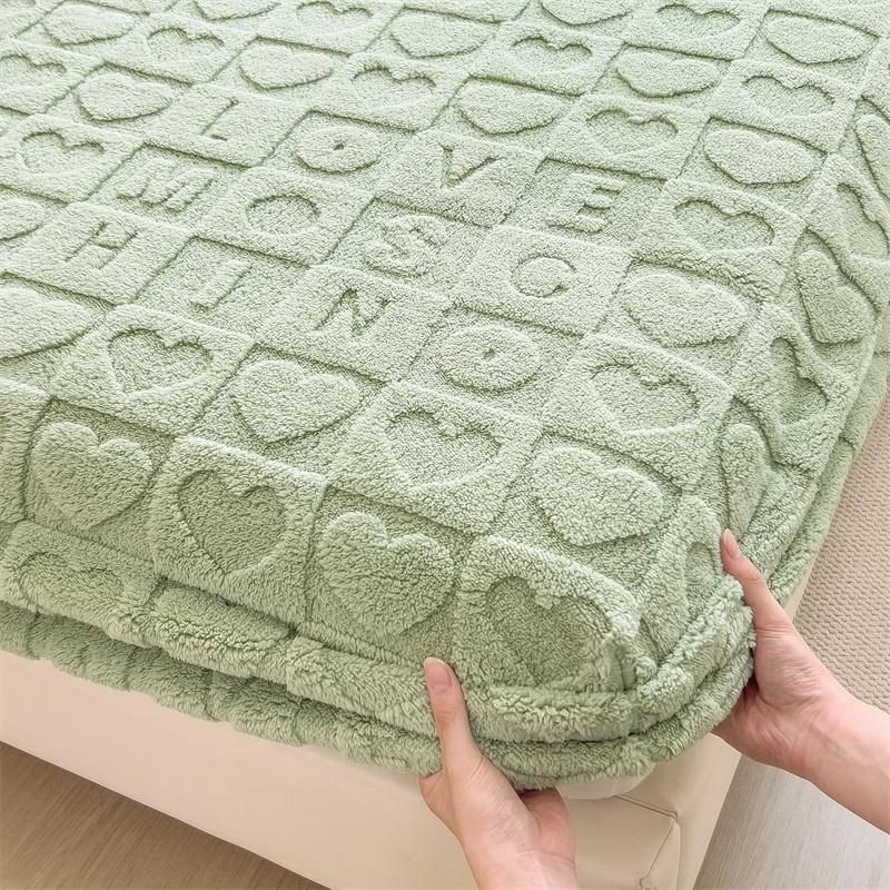 Hřejivé sametové prostěradlo s gumou, chránič matrace s motivem srdce, taftové přehozy na jednolůžko/dvoulůžko