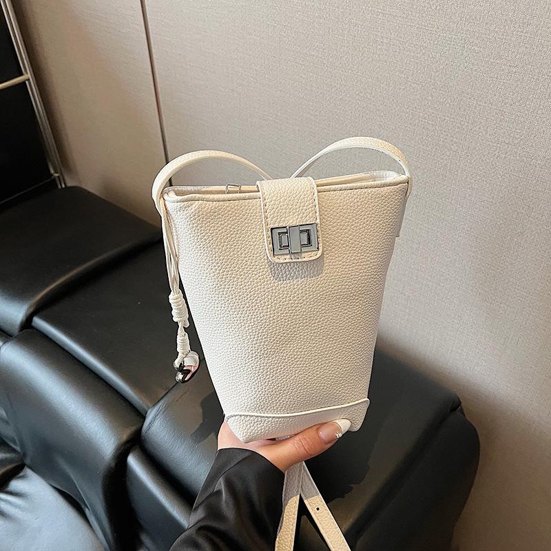 Bags, versatile bucket bags, new fashion, popular today, casual messenger bags, mobile phone bags are trendy