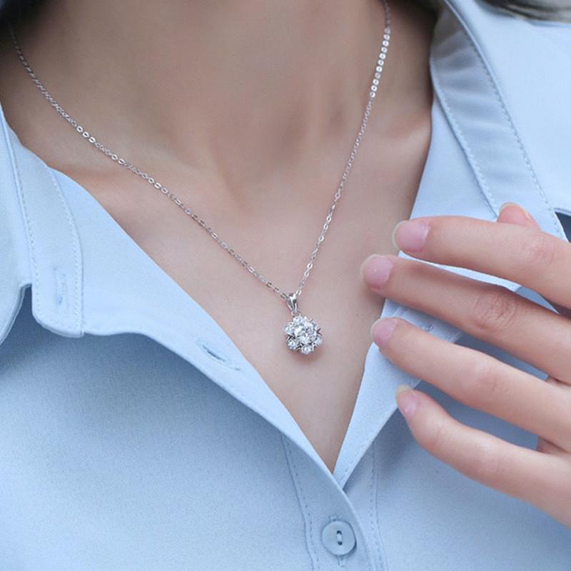 Pt950 White Gold Snowflake Pendant Clavicle Chain – Fashionable Gift for Her Birthday