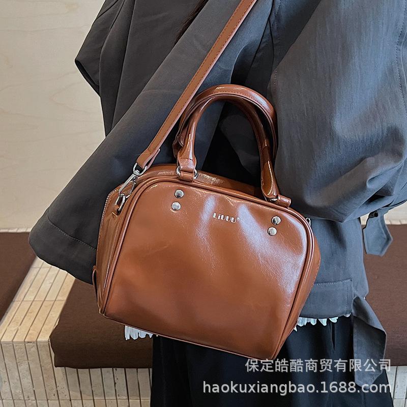 This Year, Boston Bags Are Popular for Women's Autumn and Winter 2025 New Versatile Shoulder Messenger Bags, Popular Portable Pillow Bags.