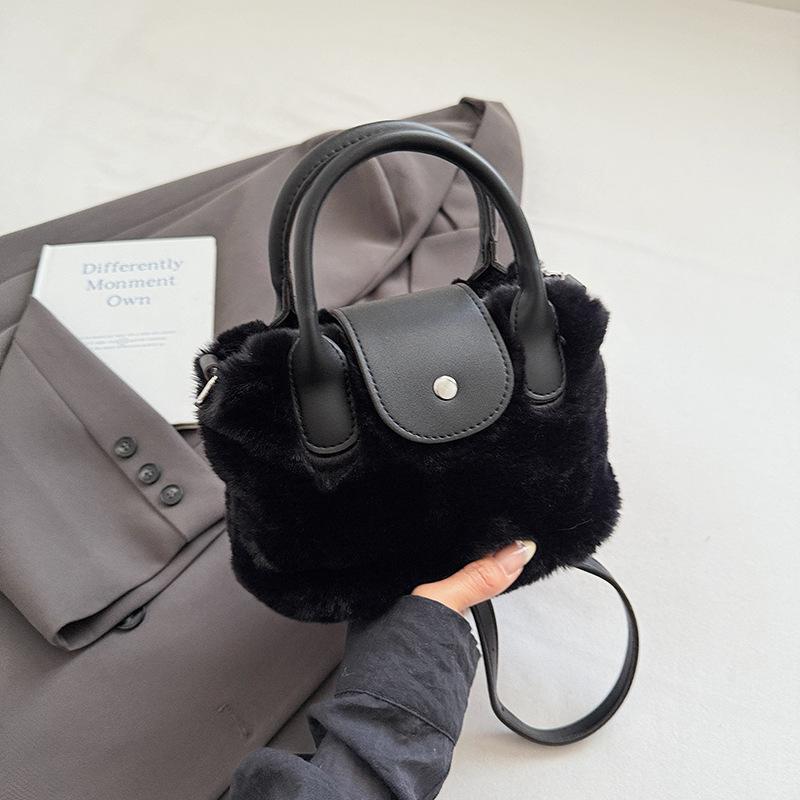 Mała torebka, Puszysta torebka, Urocza i futrzana, Jednoramienna listonoszka typu bucket