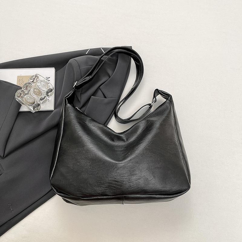 

Retro commuter large-capacity women s bag 2025 new trendy Korean version of work shopping bag Maillard shoulder tote bag чёрный