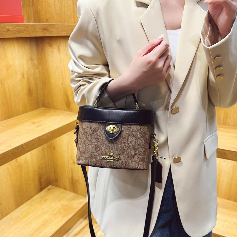 Koujia's new KAV carriage logo box bag cosmetic bag small square bag classic portable shoulder messenger women's bag
