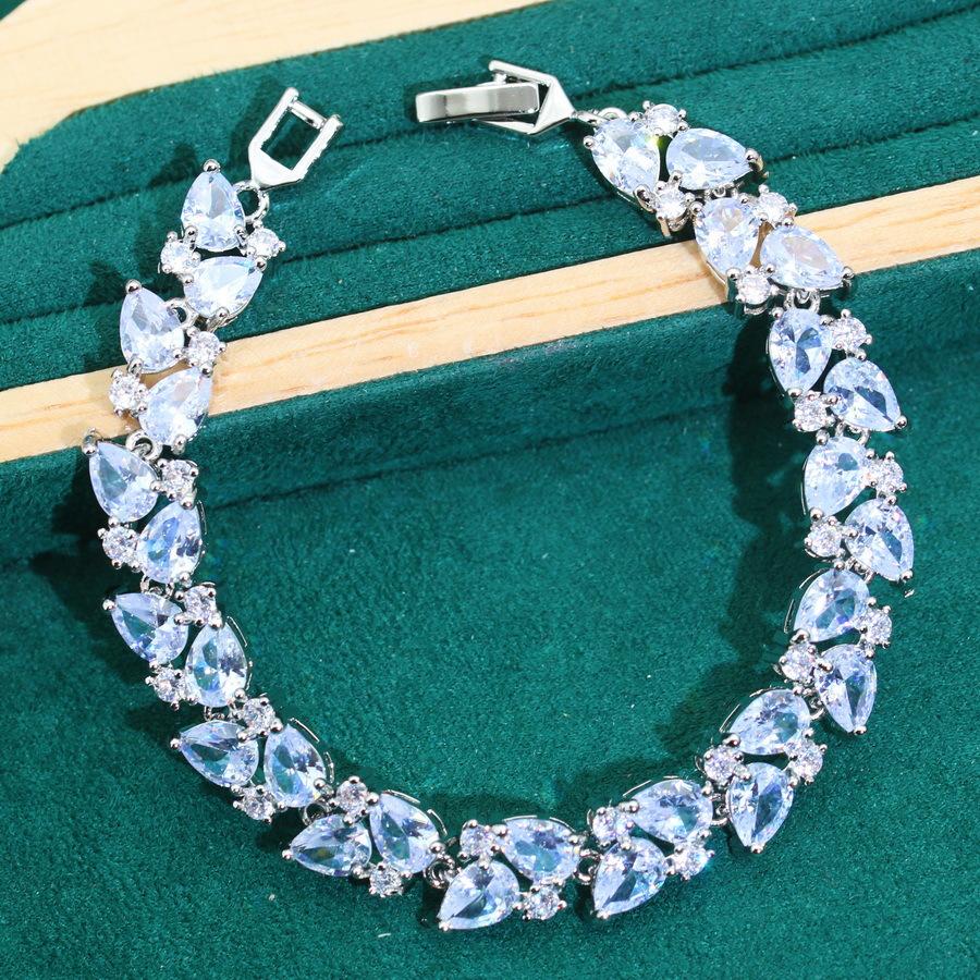 Europäisches und N Seiko Light Luxury Treasure Neues Armband Quadratischer Bonbon Mikro-Pavé Luxusarmband Zirkon Schmuck black