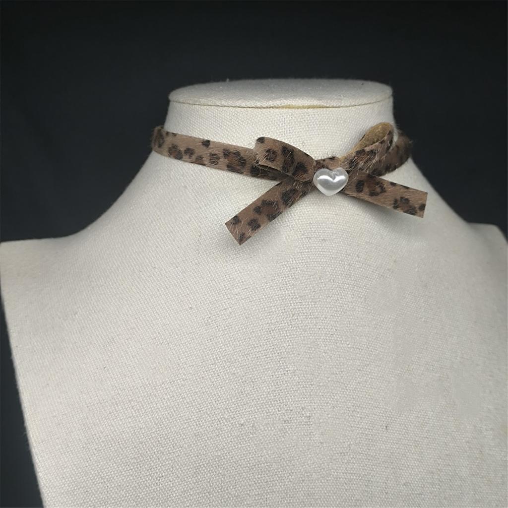 Gothic Velvets Ribbon Choker Necklace with Heart Charm Bowknot Pendant Neckchain Clavicle Chain for Elegant Women