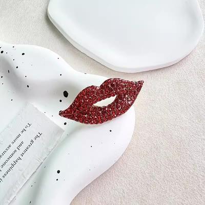 Retro Zircon Red Lip Brooch Temperament Fashion Small Fragrance Luxury Versatile Pin Anti-light Accessories