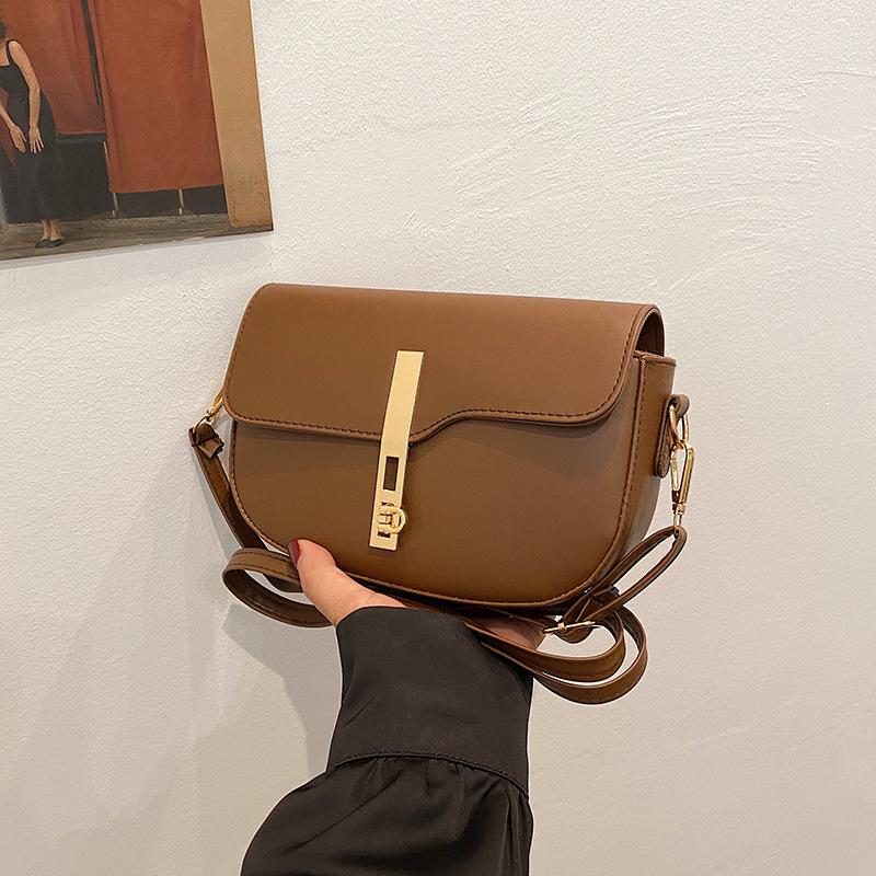 

Summer 2024 new fashionable French beautiful shoulder foreign texture bag women s messenger bag popular saddle bag tide коричневий