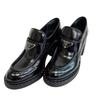 Prada Loafersy na wysokim obcasie Trójkątne Z logo skórzane loafersy czarna skóra Używane
