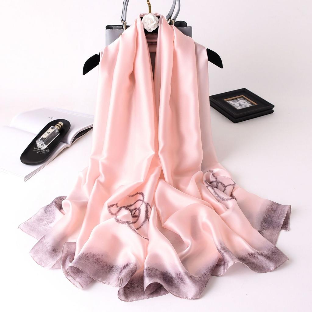 Lyxmärke Vår Sommar och Höst Damkläder Nytt Mode Färgmatchning Tryckt sidenscarf Populär Turba för kvinnor