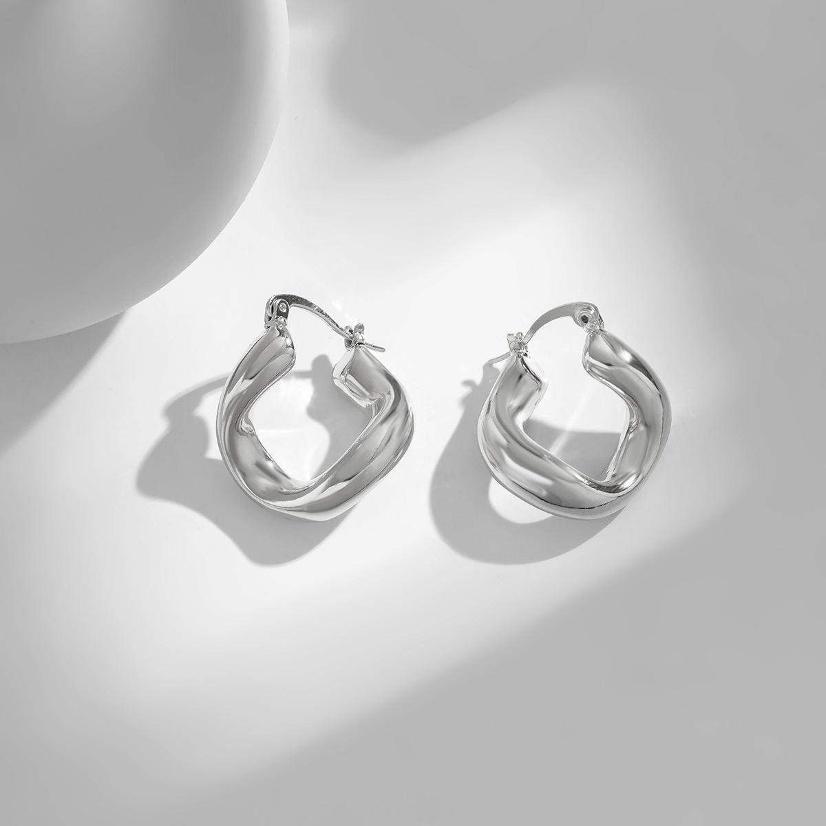 

Серьги в стиле ретро с нерегулярным геометрическим дизайном для женщин, осенне-зимние, простые, холодные, нишевые, персонализированные серьги серебряный