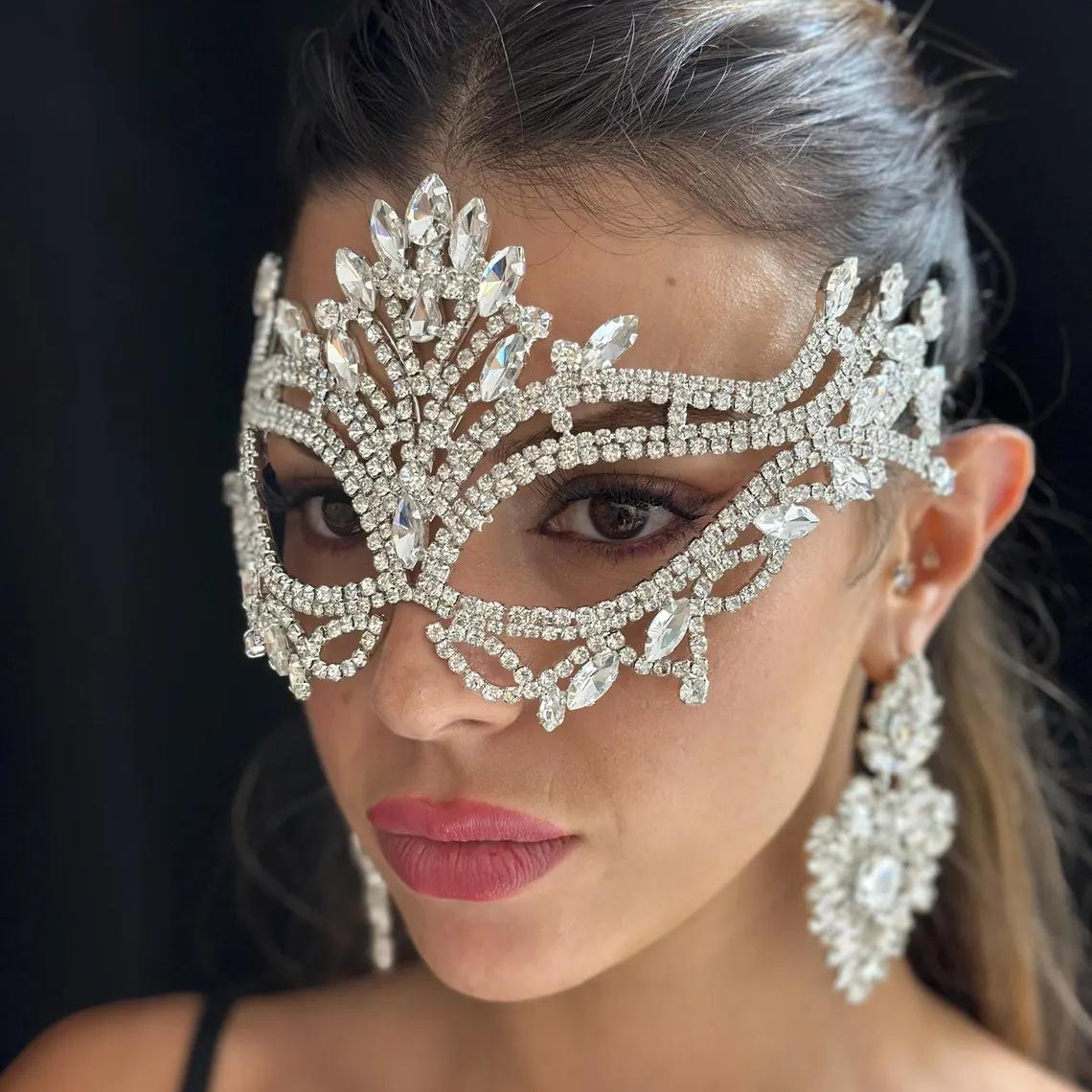 

New Geometric Rhinestone Mask Personality Ball Halloween Makeup Props Hollow Mask Face Mask One size fits all серебряный