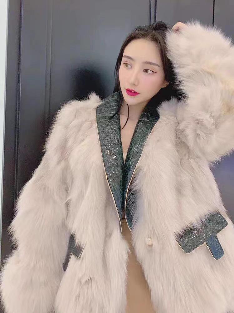 Imitation fur New winter model, imitation fox fur fur integrated coat women's medium and long plush coat suit collar