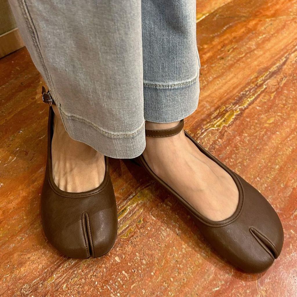 Fashion IPPEUM Split Toe Shoes Ballet Flats PU Leather Mary Janes Ankle Straps Retro Flat Shoes Women