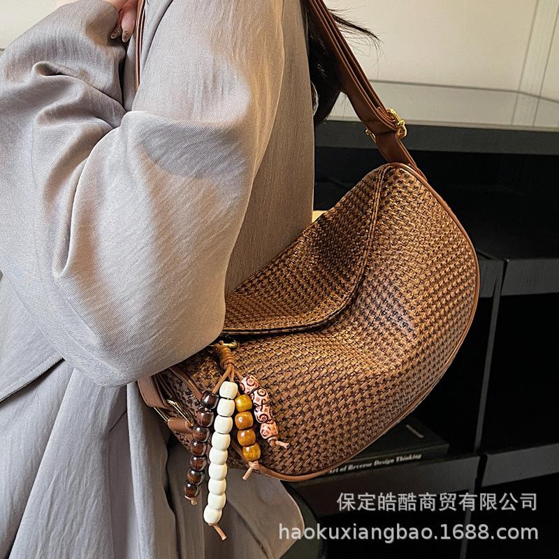 Retro Plaid Large-capacity Bag Women's 2025 New Autumn and Winter Versatile Commuter Messenger Bag Internet Celebrity Shoulder Dumpling Bag