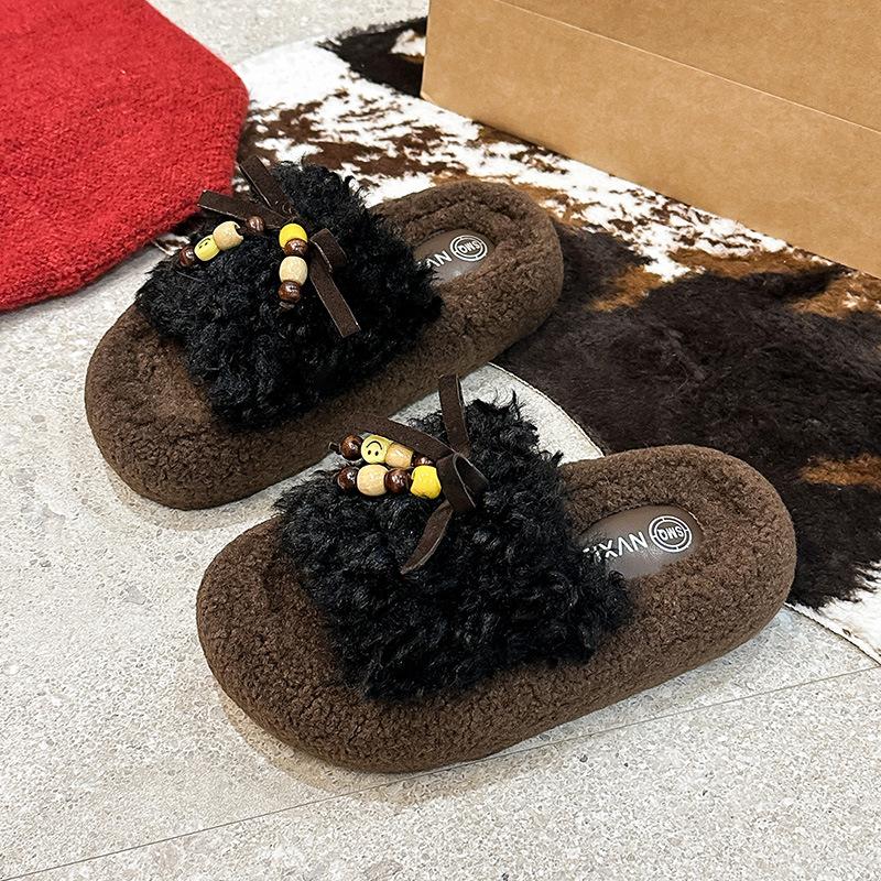 Thick-bottomed outer wear fluffy slippers women's 2025 autumn and winter new fashion small muffin roll plush cotton mop