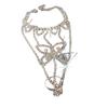 Französisches Armband mit eingelegten Diamanten und runder Schnalle - Retro-Hofstil, Luxuriöses Herbst-/Winterarmband