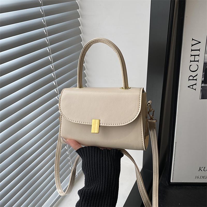 

2 Winter new versatile women s bags, portable small bags, retro trend niche texture shoulder messenger bags белый