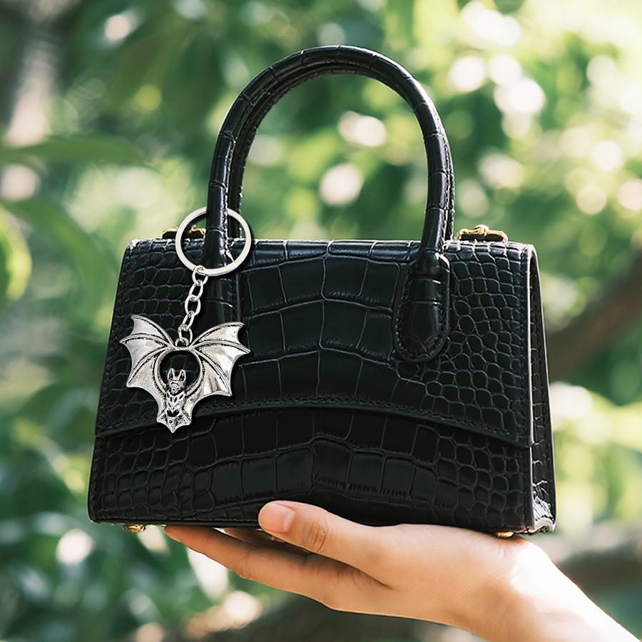 Gothic Bat Keychain - Retro European American Charm, Trendy Bag Pendant, Personalized Gift